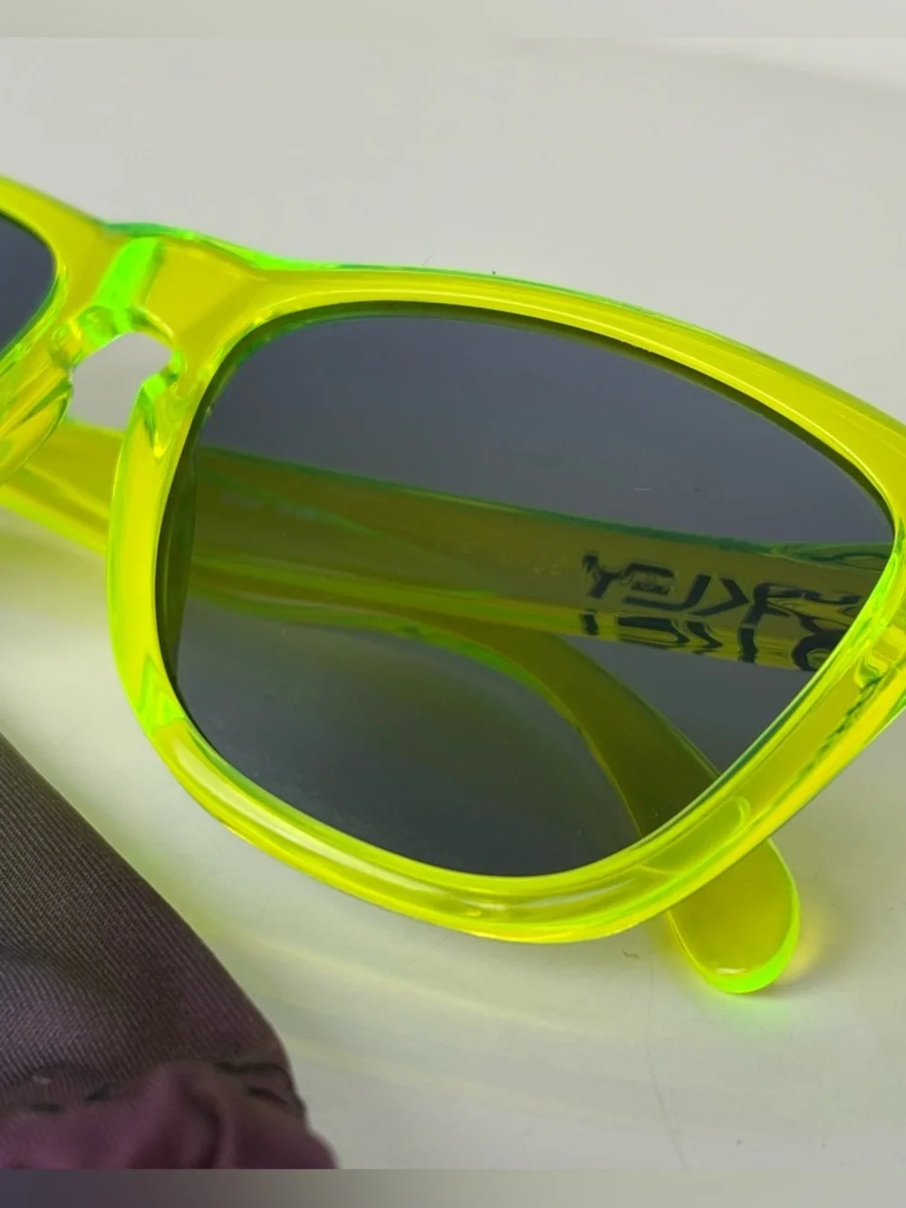OAKLEY Frogskins Acid Rain Collection 24-249 Green